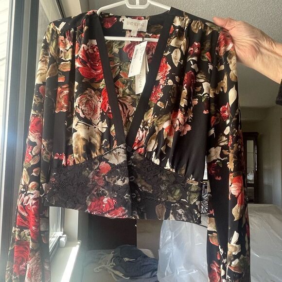 Divine Heritage woman’s floral crop top - Picture 4 of 5